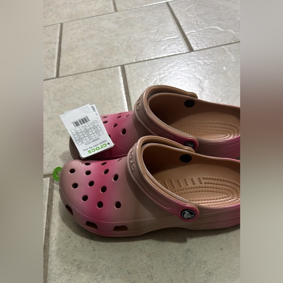 Women’s crocs size 9 - Picture 2 of 3